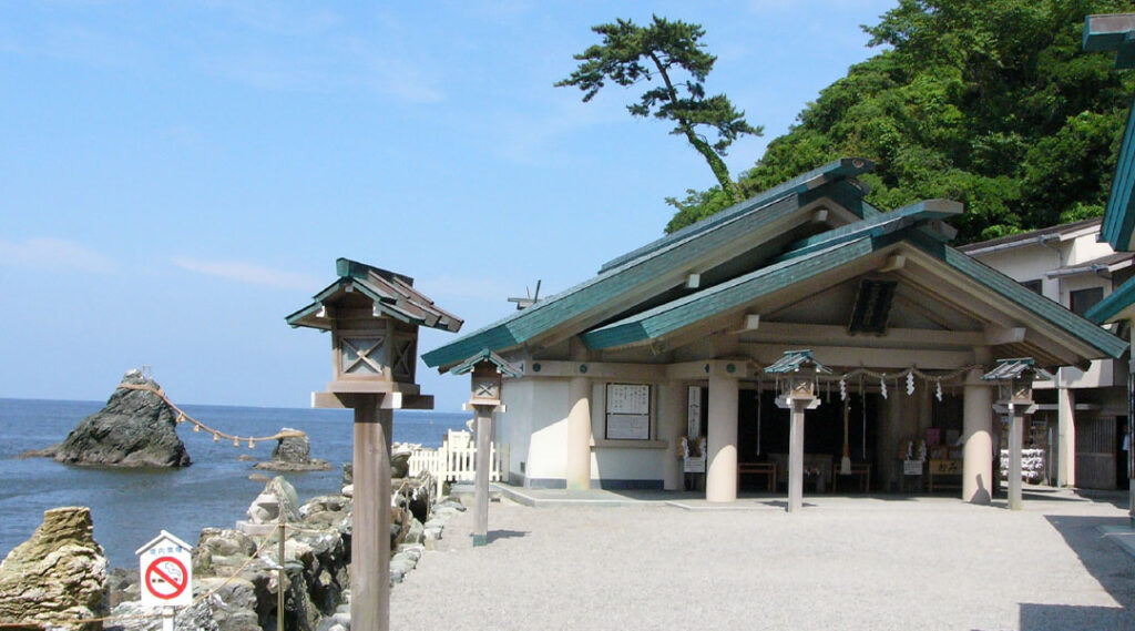 風光明媚な二見浦で縁結びや夫婦円満を祈る1