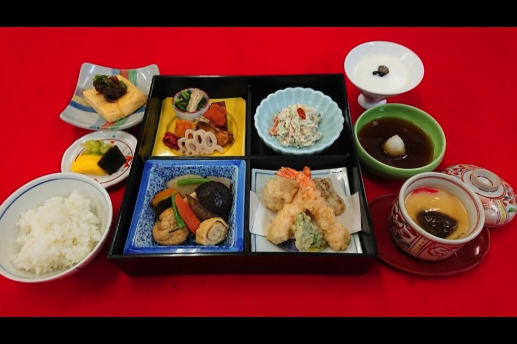 高校生が運営する店で地元食材を楽しむ3