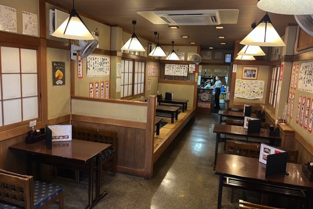 柔らかいうどんによく絡む濃厚な特製ダレ2