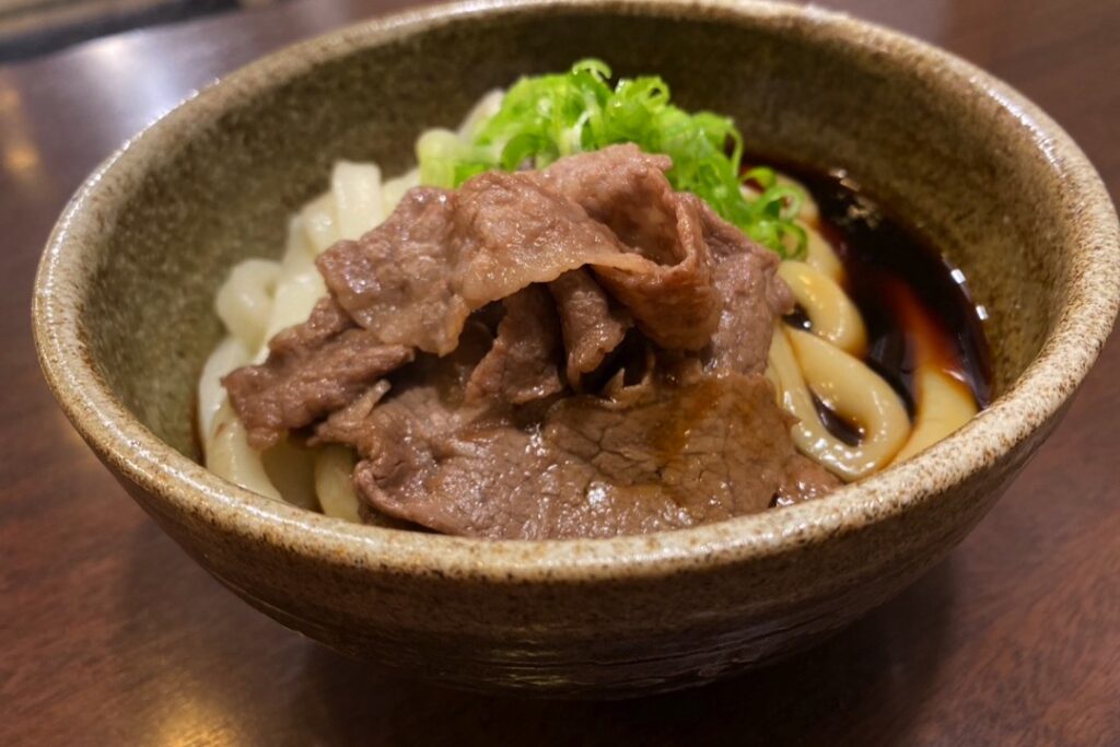 柔らかいうどんによく絡む濃厚な特製ダレ4