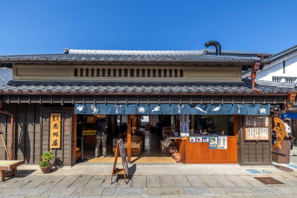 名物「さめのたれ」など伊勢の干物がずらり！_伊勢ゑびすひらき屋1