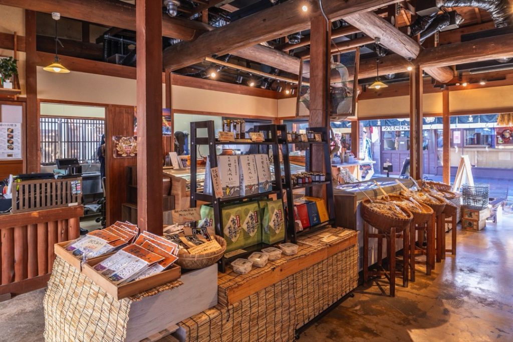 名物「さめのたれ」など伊勢の干物がずらり！_伊勢ゑびすひらき屋4