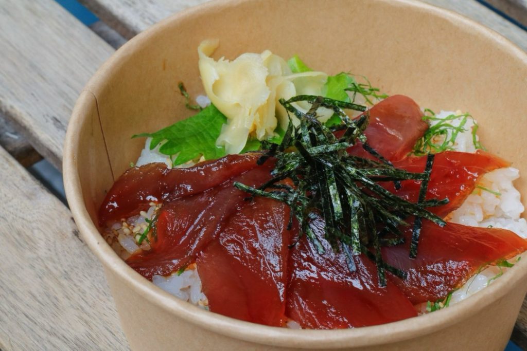 水産会社直営で、手軽に楽しめる丼_鈴木水産2
